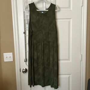 Green Sleeveless Midi Dress
